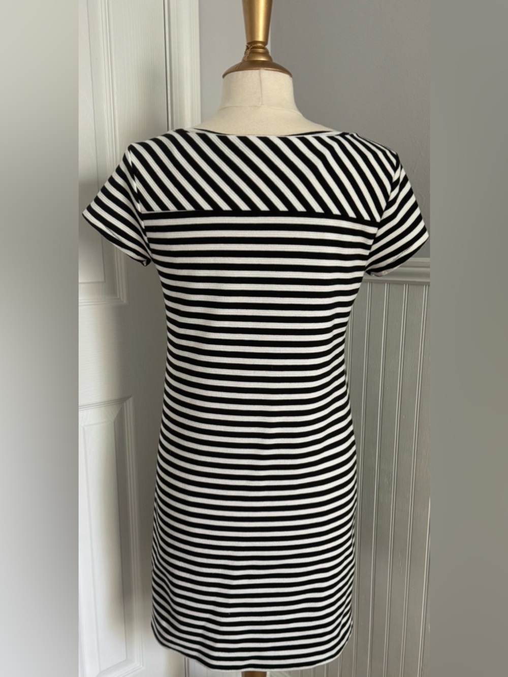 Gap back & white dress! - Picture 11 of 13